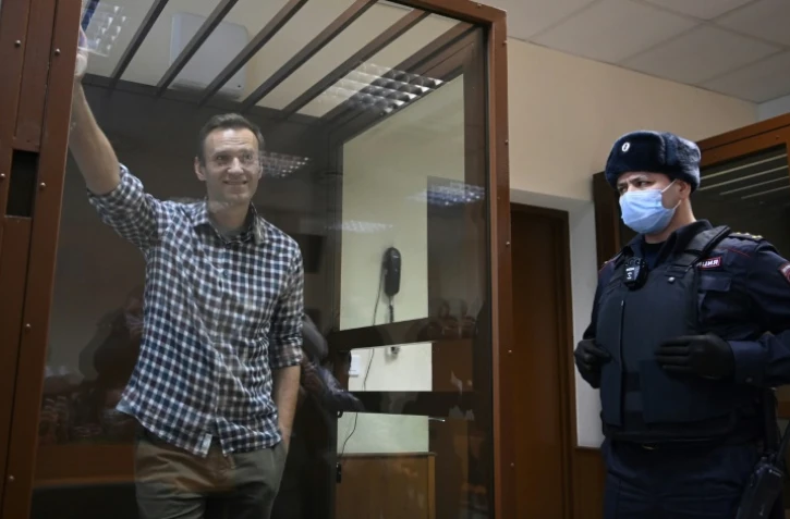 L'opposant russe Alexeï Navalny dans un box vitré au tribunal de Moscou, le 20 février 2021
