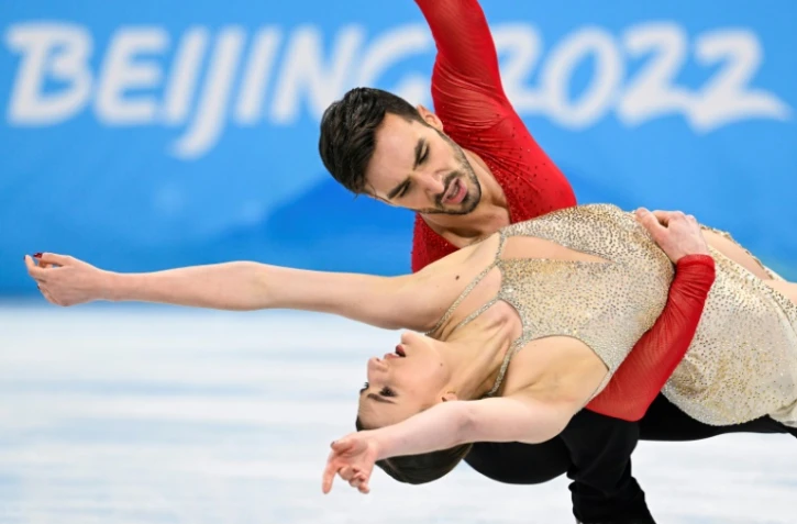 Les Français Gabriella Papadakis et Guillaume Cizeron pendant le programme libre de danse sur glace des JO de Pékin, le 14 février 2022
