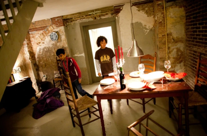 Des enfants visitent la "Maison de l'Humanité", le 10 décembre 2015 à La Haye