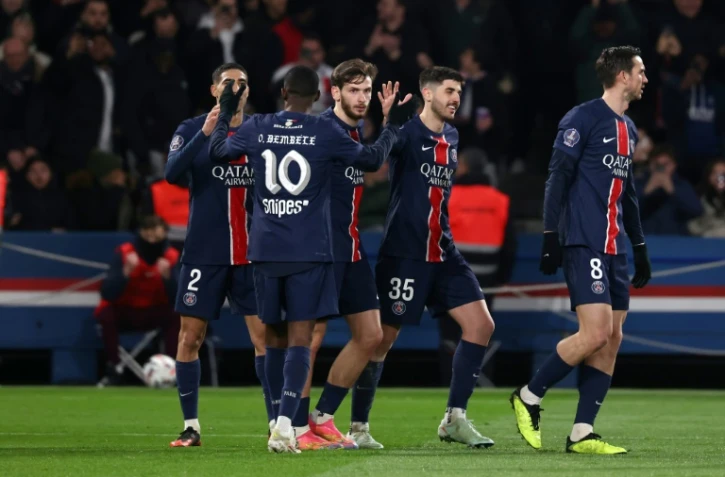 Les joueurs du PSG célèbrent leurs buts lors de la victoire (3-1) contre l'Olympique de Marseille en clôture de la 26e journée de Ligue 1 au Parc des Princes le 16 mars 2025