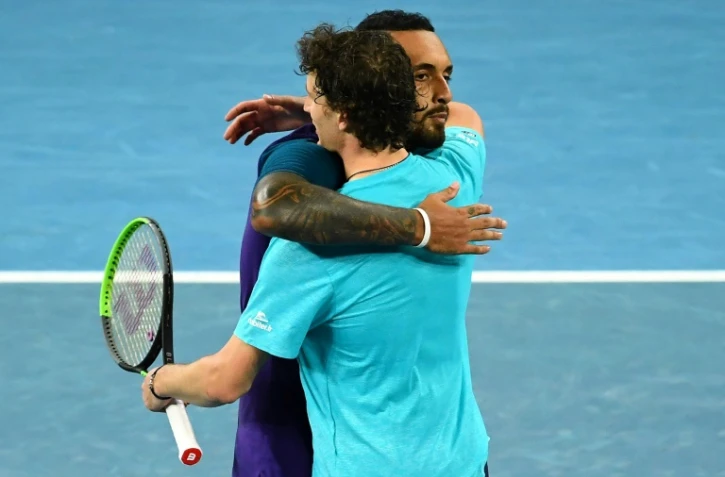 L'Australien Nick Kyrgios et le Français Ugo Humbert à la fin de leur match du premier tour de l'Open d'Australie, le 10 février 2021 à Melbourne