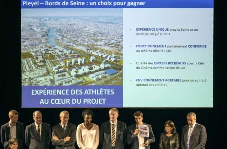 Annonce du choix du site de Saint-Denis/Pleyel pour accueillir le Village olympique en cas de victoire de la candidature de Paris aux JO-2024, le 5 novembre 2015 au Stade de France
