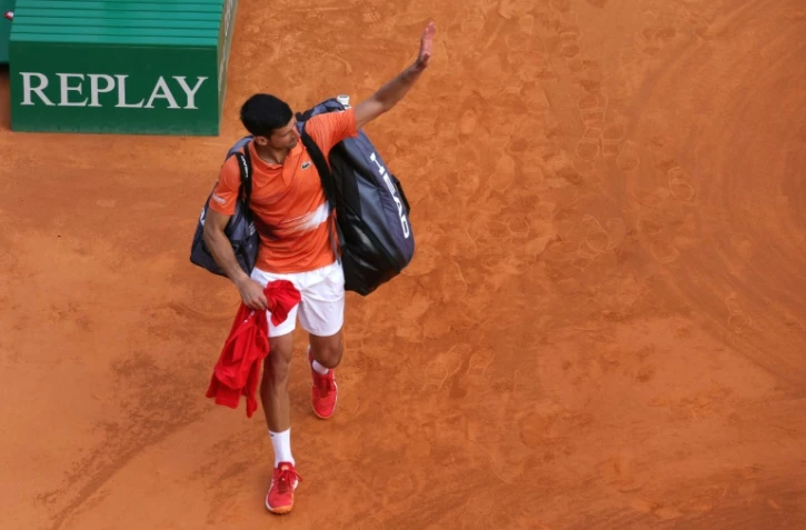 Novak Djokovic salue le public après sa défaite devant Alejandro Davidovich à Monte-Carlo, le 12 avril 2022 