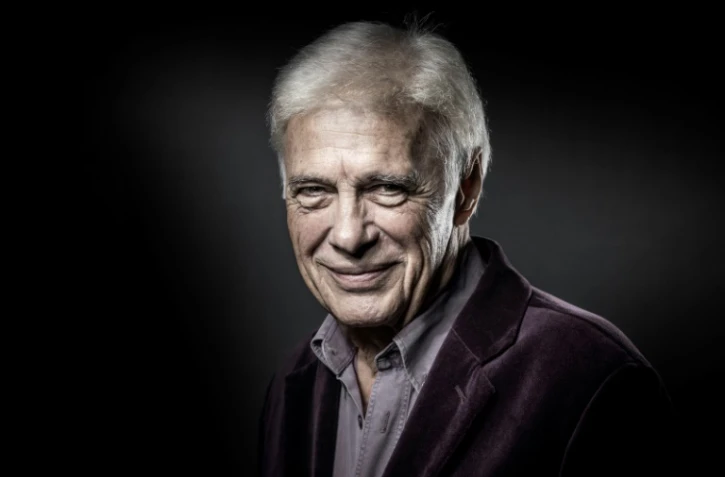 Guy Bedos pose pour l'AFP le 5 décembre 2016 à Paris