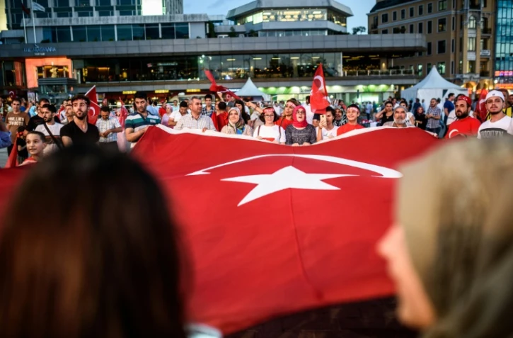 Des militants pro-Erdogan pendant un rassemblement à Istanbul le 25 juillet 2016