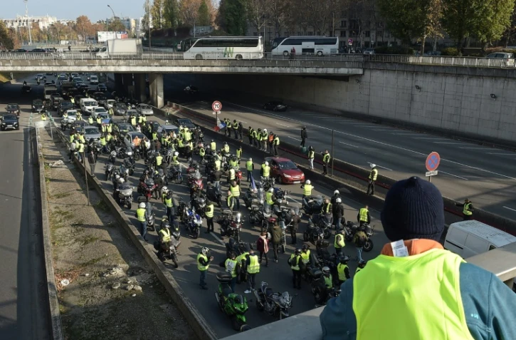 Première manifestation de "gilets jaunes" bloquant le périphérique, à Paris le 17 novembre 2018