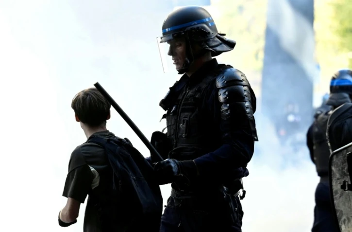 Un jeune est interpellé lors d'affrontements en marge d'une manifestation de lycéens, dans le cadre d'un mouvement de contestation national sur les conditions d'enseignement, à Nancy, en Meurthe-et-Moselle, le 5 octobre 2026