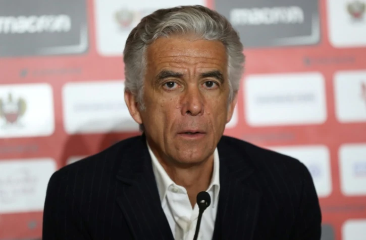 Le président de Nice Jean-Pierre Rivère (g) en conférence de presse à Nice le 11 janvier 2019