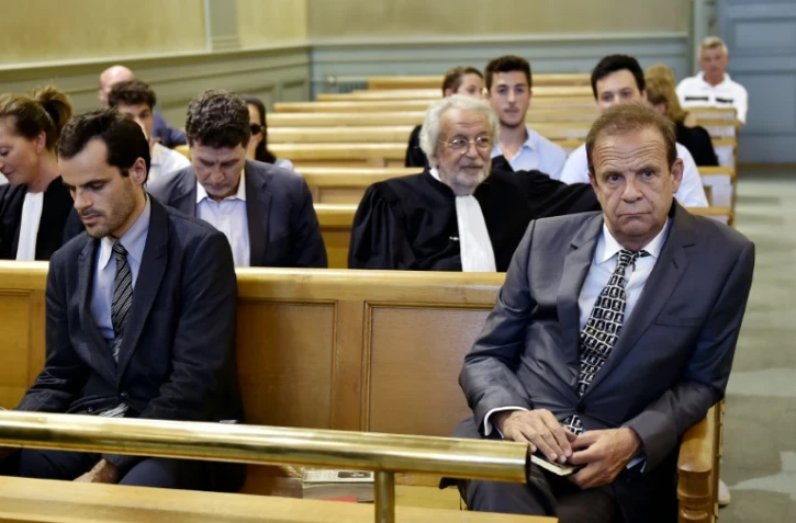 François-Marie Banier (d) et son compagnon Martin d'Orgeval (g) devant la Cour d'appel de Bordeaux le 24 août 2016