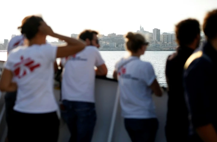 A bord de l'Aquarius, des membres de Médecins sans frontières (MSF) accostent à Marseille, le 29 juin 2018 