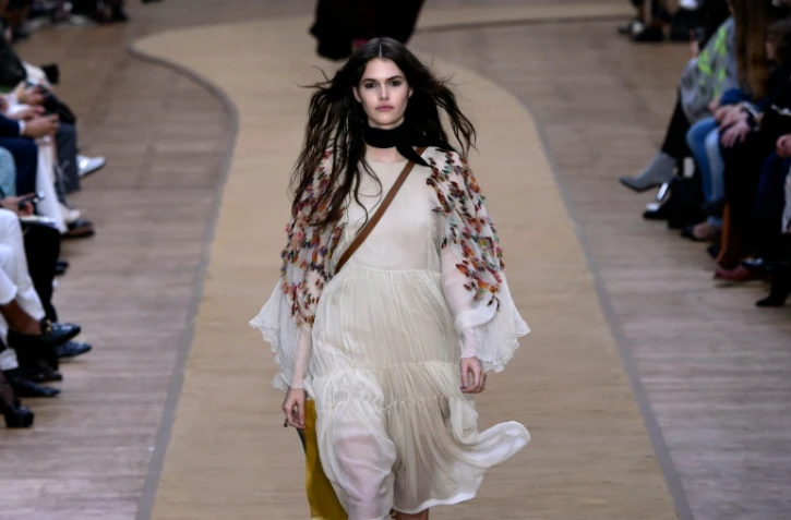 Un modèle de la collection Chloé présenté le 3 mars 2016 lors de la fashion week à Paris