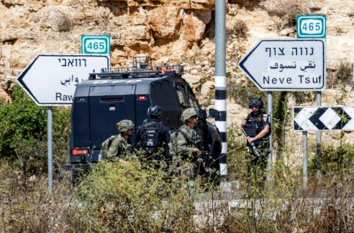 Des soldats et des policiers israéliens près du poste de contrôle militaire israélien
d'Atara, près de Ramallah, en Cisjordanie occupée, le 20 septembre 2026 