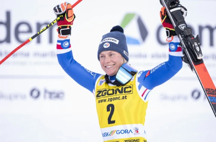 La joie de la Française Tessa Worley, deuxième du géant de Coupe du monde de Kranjska Gora (Slovénie), le 8 janvier 2022