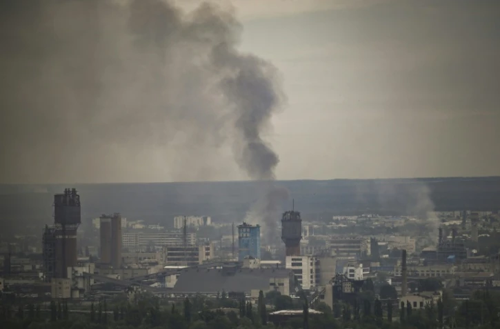 Les Russes tentent d'encercler les Ukrainiens à Severodonetsk, Zelensky réclame des armes