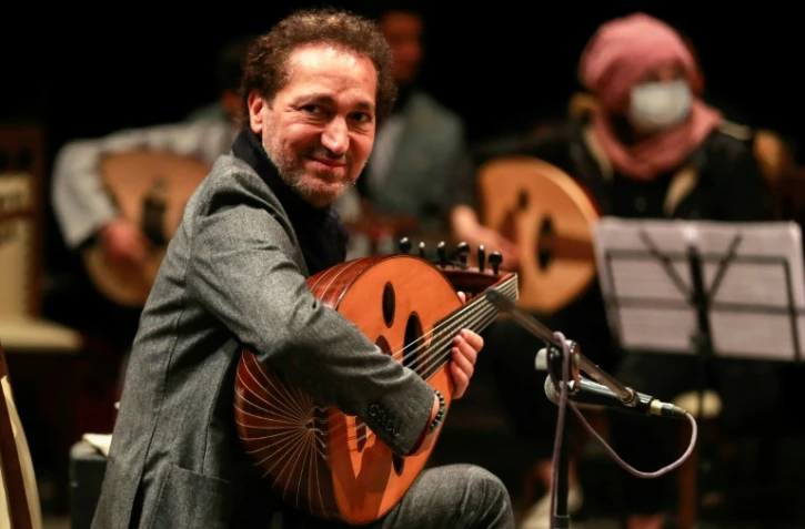 Le joueur de oud irakien Naseer Shamma en répétition à Bagdad le 17 janvier 2022