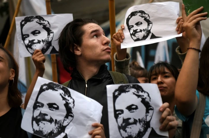 Manifestation de soutien à Lula devant l'ambassade du Brésil à Buenos Aires le 6 avril 2018