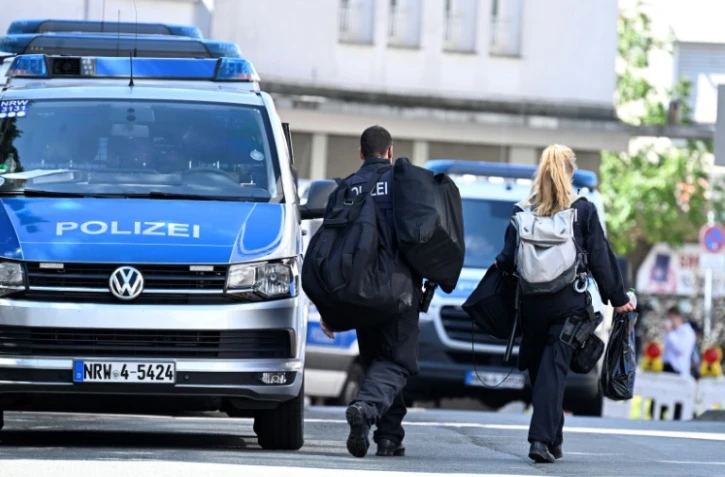 Des enquêteurs sur les lieux d'une attaque meurtrière au couteau la veille à Solingen, dans l'ouest de l'Allemagne, le 24 août 2024