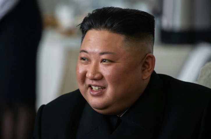Le dirigeant nord-coréen Kim Jong Un, lors d'un entretien avec des responsables russes, dans la ville russe de Khassan, le 24 avril 2019 (photo fournie par les services de presse de l'administration du Primorié)