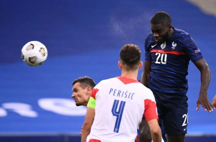 Le défenseur français Dayot Upamecano marque le 3e but pour les Bleus face à la Croatie, lors de leur match de Ligue des nations, le 8 septembre 2020 au Stade de France à Saint-Denis
score during the UEFA Nations League Group C football match between France and Croatia on September 8, 2020 at the Stade de France in Saint-Denis, near Paris.