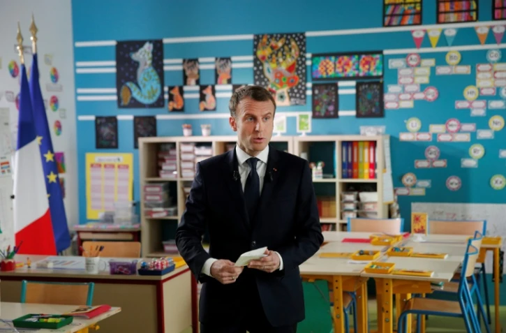Emmanuel Macron dans l'école de Berd?huis (Orne), le 12 avril 2018