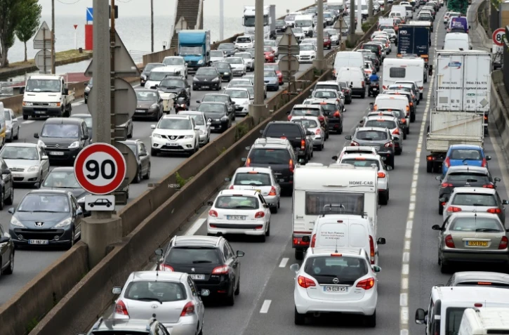 En ce premier jour des vacances d'hiver, Bison Futé voit rouge en Auvergne-Rhône-Alpes et les conducteurs devront être particulièrement vigilants dans la Loire et le Rhône où des vents violents sont attendus à la mi-journée