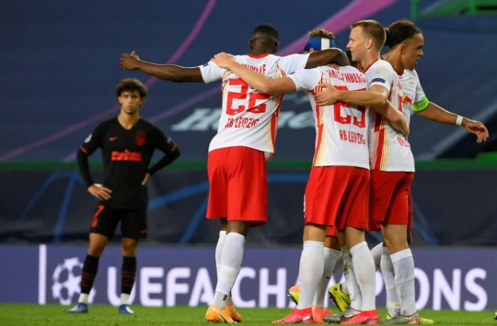 Les joueurs du RB Leipzig savourent leur qualification pour les demies de la Ligue des champions aux dépens de l'Atletico Madrid à Lisbonne, le 13 août 2020