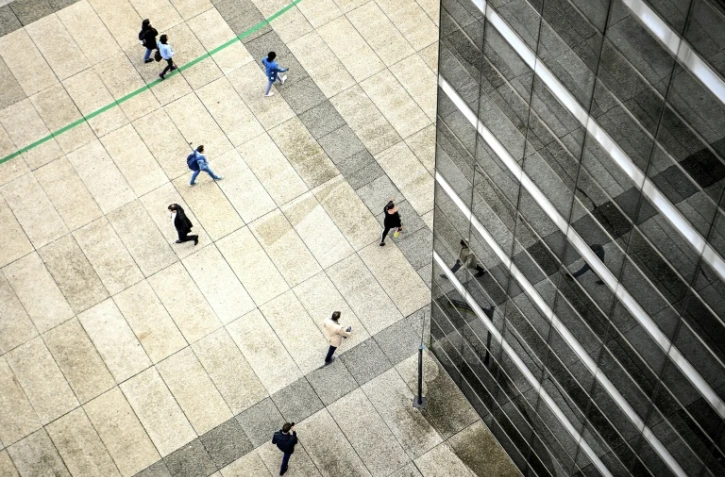 Depuis la fin du confinement en France en mai, la fréquentation des quelque 180.000 salariés du quartier d'affaires de la Défense aux portes de Paris a baissé de 40%. Le 7 octobre 2020