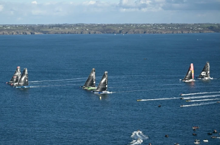 Les six trimarans de l'Ultim Challenge, lors du départ, le 7 janvier 2024 à Brest