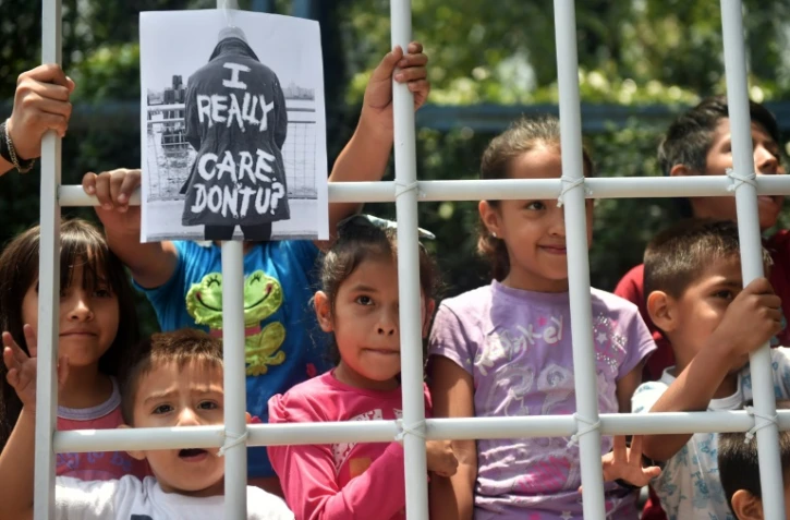 Des enfants lors d'une manifestation contre les politiques migratoires de Donald Trump devant l'ambassade des États-Unis à Mexico, au Mexique, le 26 juin 2018