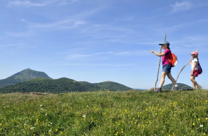 Vue sur le Puy du Pariou depuis le Puy de Dôme