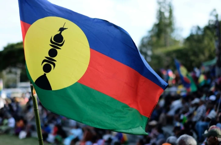 Un drapeau du FLNKS pendant un meeting en faveur de l'indépendance, le 1er octobre 2020 à Nouméa