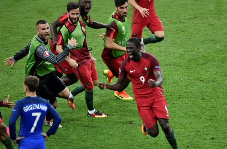 Le François Antoine Griezmann et le Portugais à l'issue de la finale de l'Euro-2016 le 10 juillet 2016 au Stade de France à Saint-Denis