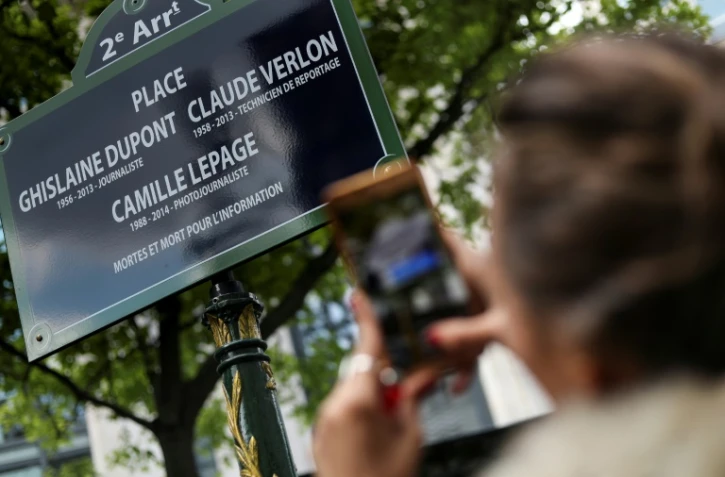 Une place de 2e arrondissement de Paris a été nommée "Ghislaine Dupont - Claude Verlon - Camille Lepage" en mémoire de trois journalistes tués dans l'exercice de leur métier, le 3 mai 2019