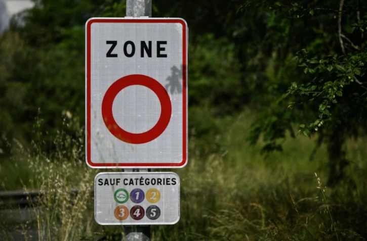 Un panneau annonçant une zone à faible émission (ZFE) à Mérignac en Gironde, le 21 mai 2025