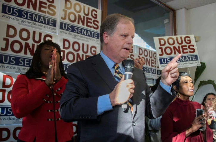 Le candidat démocrate au Sénat dans l'Etat de l'Alabama Doug Jones lors de la campagne électorale à Birmingham, Alabama, le 10 décembre 2017