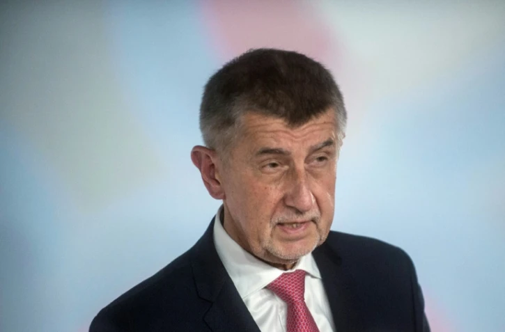 Le Premier ministre tchèque Andrej Babis répond aux questions des journalistes au siège de la télévision TV Nova, le 7 octobre 2021 à Prague 