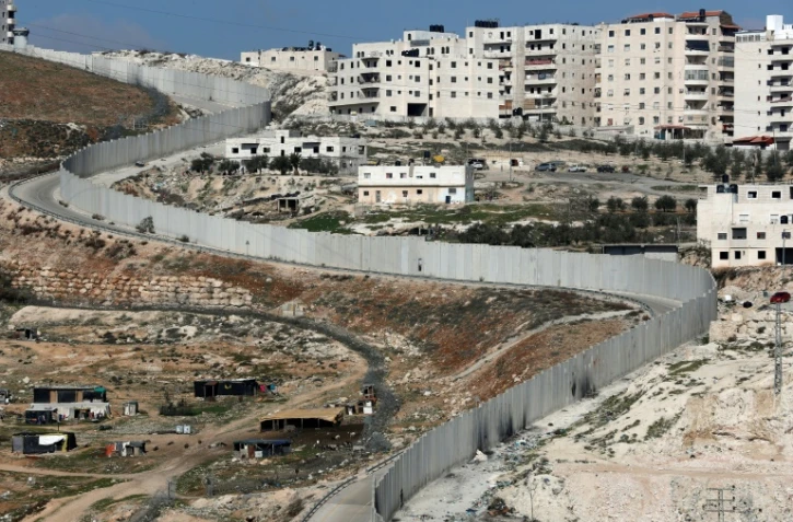 Le mur entre Jérusalem-est et le village d'Anata (d) en Cisjordanie, le 6 février 2017