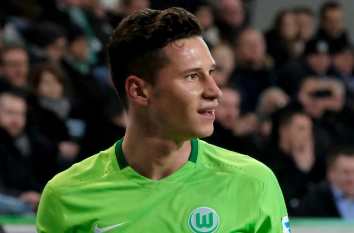 Le milieu de terrain offensif de Wolfsburg Julian Draxler lors d'un match contre Francfort, le 17 décembre 2016 à Wolfsburg