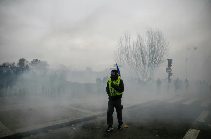 Un "gilet jaune" lors des violences à Paris, sur le quai Anatole France, le 5 janvier 2019