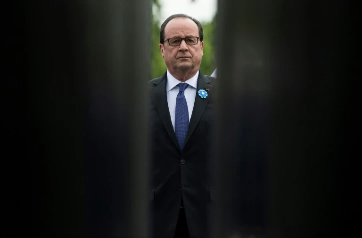 Le président François Hollande, lors de la cérémonie de commémoration du 8 mai 1945, sur les Champs-Elysées à Paris, le 8 mai 2017