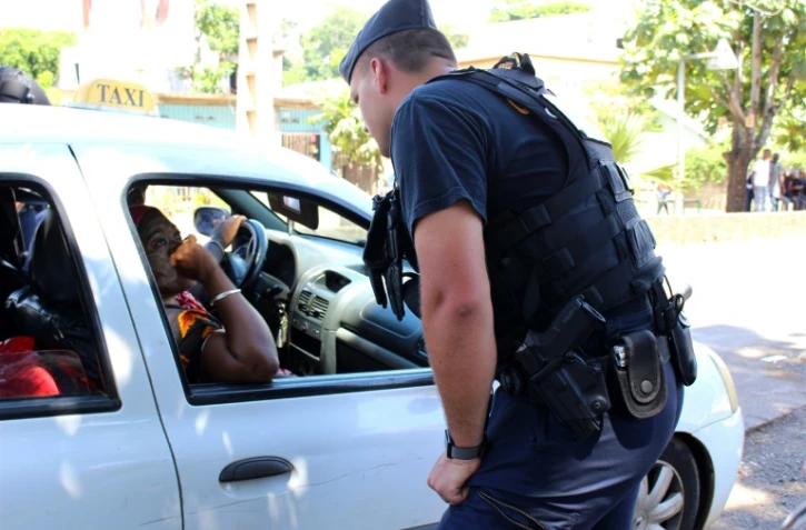 Contrôle de la gendarmerie à Mayotte, dans le cadre de la lutte contre l'immigration clandestine, le 15 mars 2018