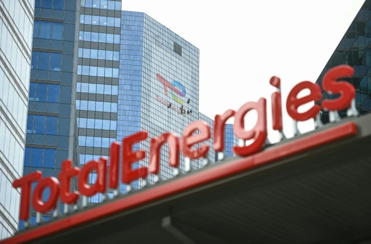 Le logo de TotalEnergies à La Défense, près de Paris, le 28 mai 2021