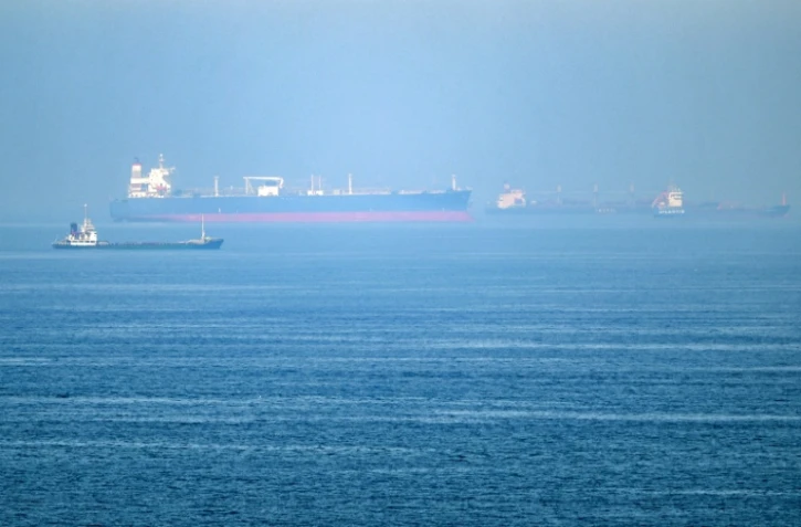 Des navires au large du terminal de Khor Fakkan, dans le golfe dâOman, prĂšs du dĂ©troit d'Ormuz,le 19 juin 2026