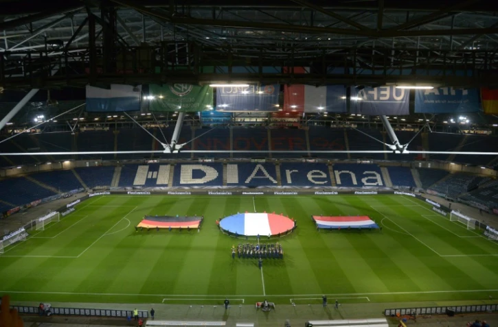 Répétition de la cérémonie des hymnes quelques heures avant Allemagne - Pays-Bas à Hanovre le 17 novembre 2015, finalement annulé pour raisons de sécurité