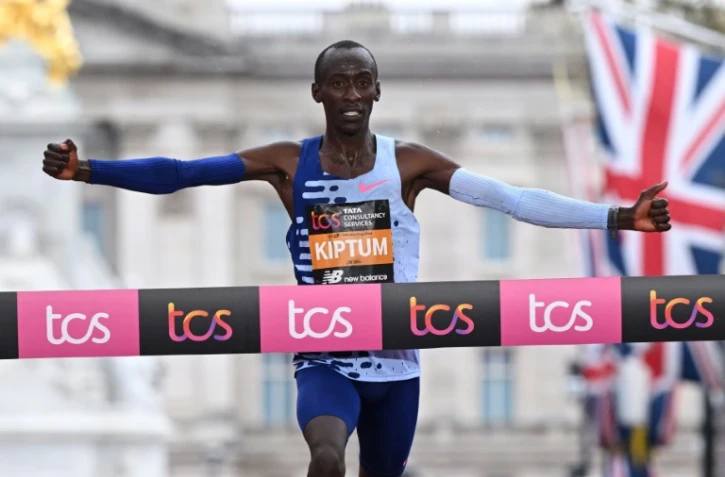 Kelvin Kiptum remporte la course masculine du marathon de Londres, le 23 avril 2023