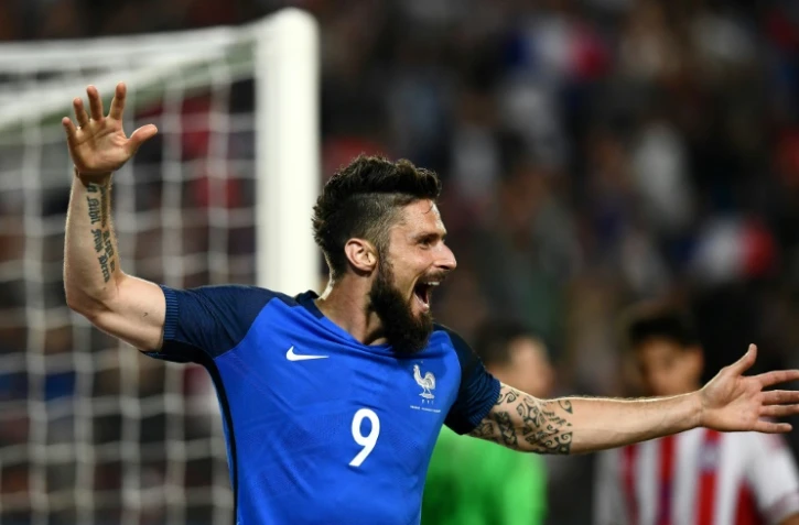 La joie de l'attaquant français Olivier Giroud, auteur d'un triplé face au Paraguay, en amical au Roazhon Park, le 2 juin 2017