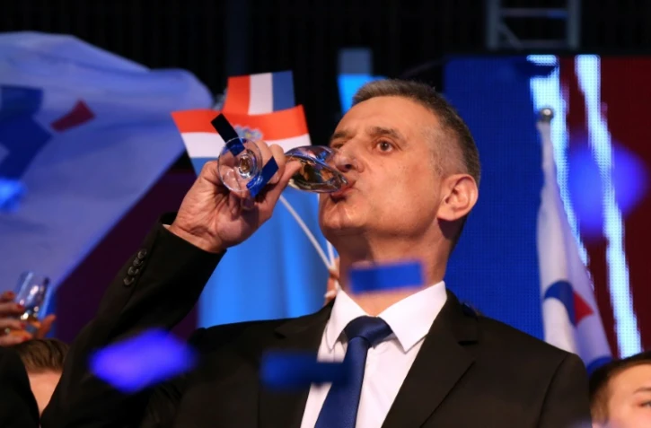 Tomislav Karamarko, leader du principal parti d'opposition croate, célèbre les premiers résultats des élections législatives le 8 novembre 2015 à Zagreb