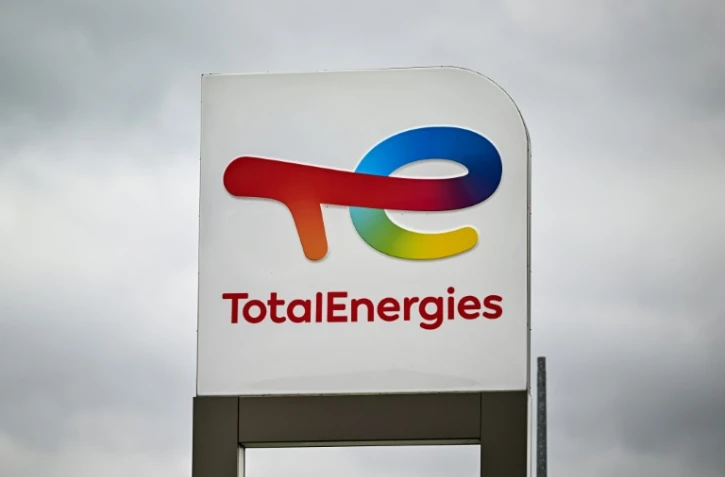 TotalEnergies présente ses résultats pour l'année 2023 qui pourraient dépasser ses bénéfices historiques de l'année 2022 malgré un contexte déprimé pour les prix du gaz et du pétrole