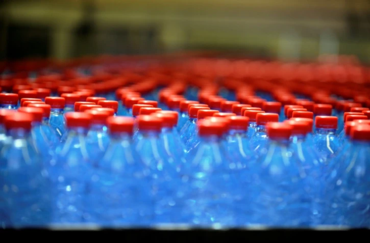 Des bouteilles dans l'usine Nestlé Waters à Vittel, dans les Vosges, le 19 juillet 2010