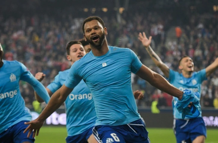 Le défenseur portugais de Marseille, Rolando (c), lors de la demi-finale retour de l'Europa League à Salzbourg en Autriche, le 3 mai 2018